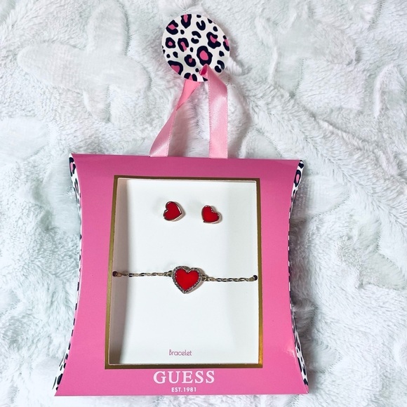 ๐ NWT GUESS Heart Stud Earrings & Bracelet Set ๐ - Picture 1 of 5